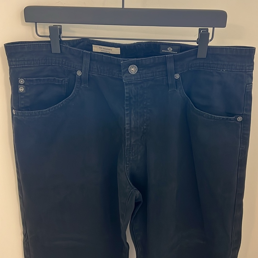 AG NWOT Men’s The Graduate tailored leg black jeans.